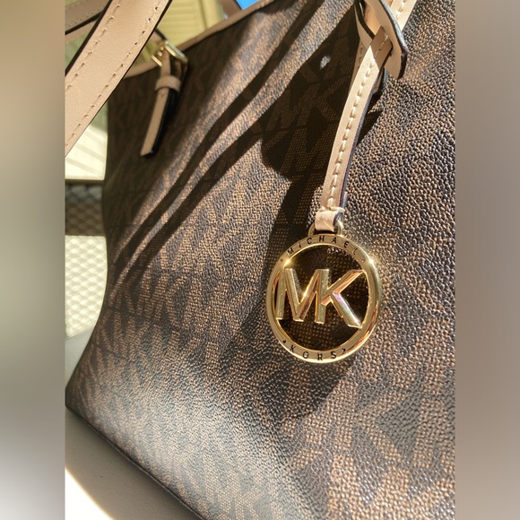 Michael Kors Jet Set Charm Zipper Closure Tote Bag Brown Purse Cream Leather - Picture 5 of 17